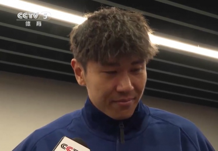 鐵漢柔情！三鎮(zhèn)球員劉奕鳴探望患病小球迷時哽咽