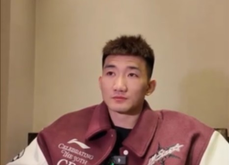 咋形容你和王博的關(guān)系？孫銘徽：像家人 他訓(xùn)練&生活中很照顧我們