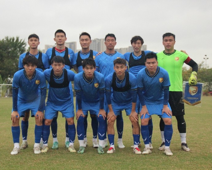 穆謝奎連入兩球?qū)⒈确帜孓D(zhuǎn)，大連鯤城2-1戰(zhàn)勝山西崇德榮海