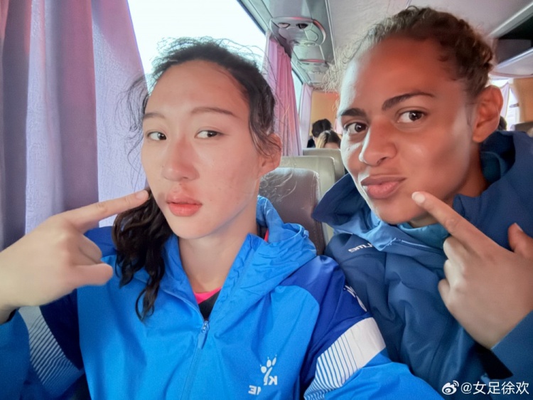 神勇！女足國(guó)門徐歡曬照，比賽中被球砸臉仍力保球門不失