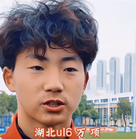 萬項談全運會吊射破門：發(fā)現(xiàn)門將站位不是很好，就很自信的射門