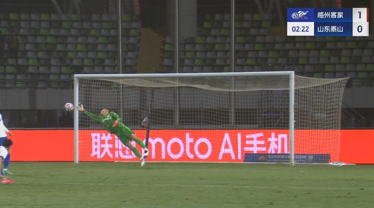 梅州開場2分鐘1-0泰山！茹子楠不停球抽射世界波攻破王大雷大門