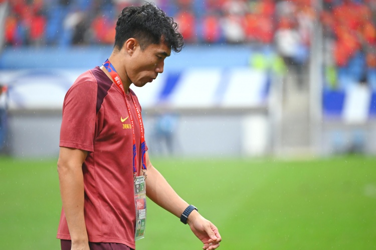 滬媒：單后腰讓國足防守承受更大壓力，若鄭智沒退役或能勝任