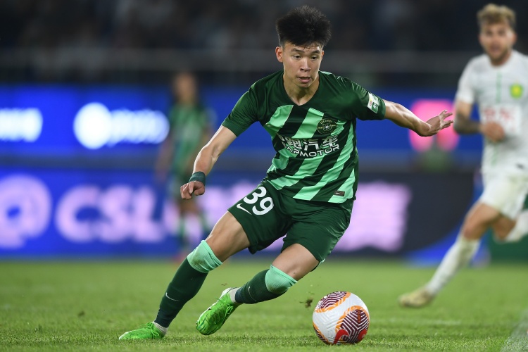 打幾分？浙江小將王鈺棟半場數(shù)據(jù)：觸球19次，2次射門0射正